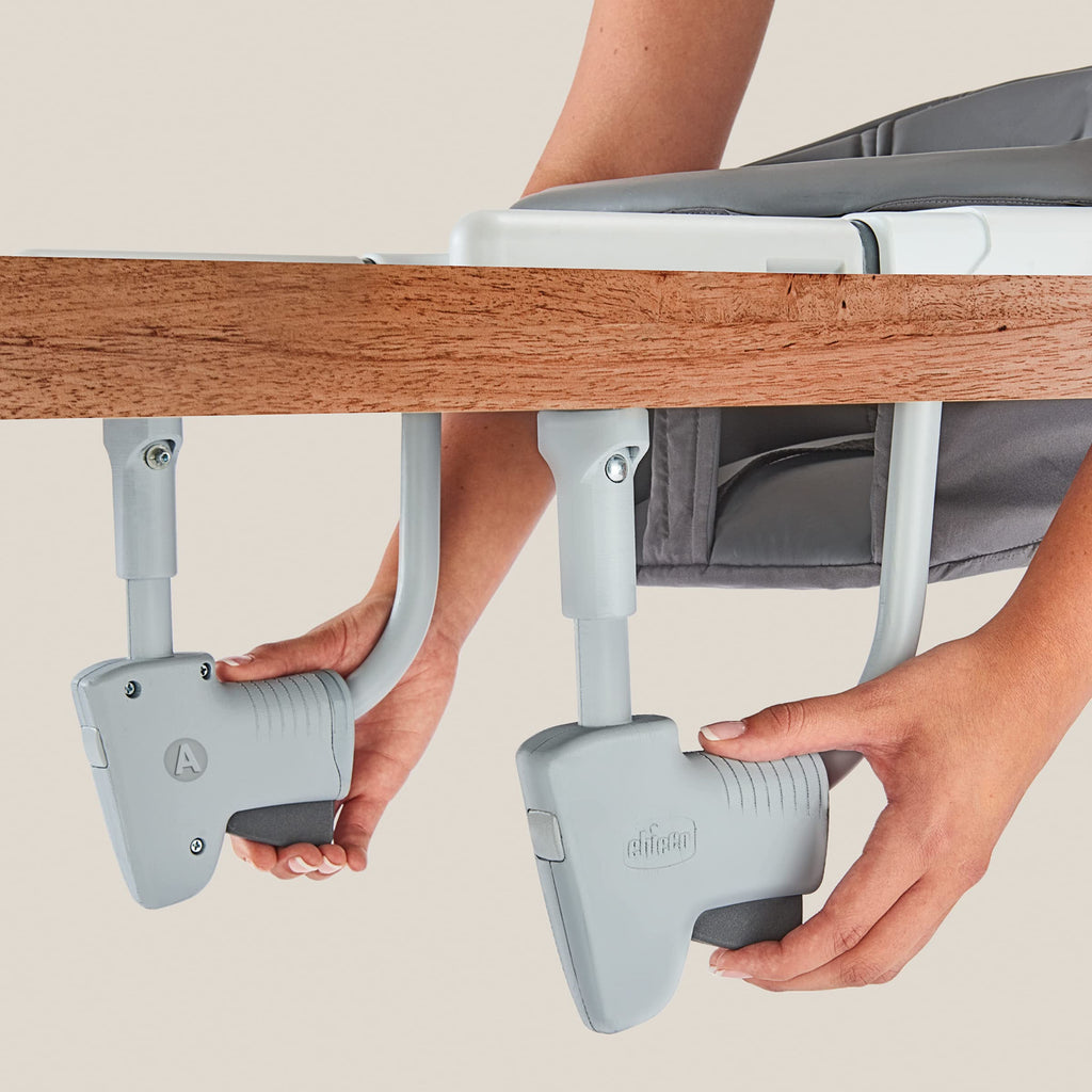 Hook-On High Chair with Tray U8959