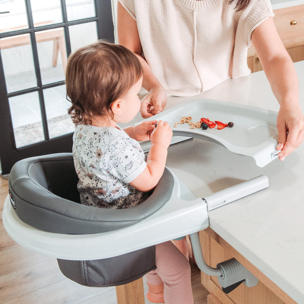 Hook-On High Chair with Tray U8959